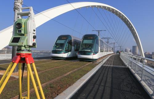 Tests de charges sur la passerelle Citadelle. Strasbourg le 14 février 2017. - G. Varela / 20 Minutes