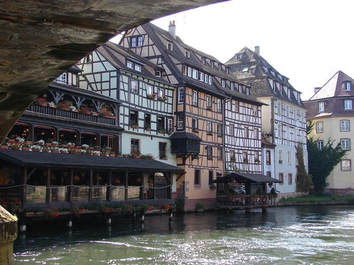 Strasbourg - Immobilier - CENTURY 21 Étoile - Sous le pont Saint-Martin à Strasbourg
