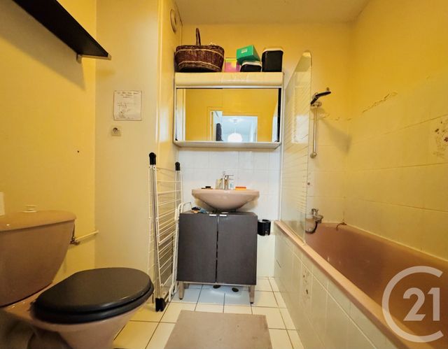 Afficher la photo en grand Appartement F2 à vendre - 2 pièces - 50.0 m2 - STRASBOURG - 67 - ALSACE - Century 21 Etoile