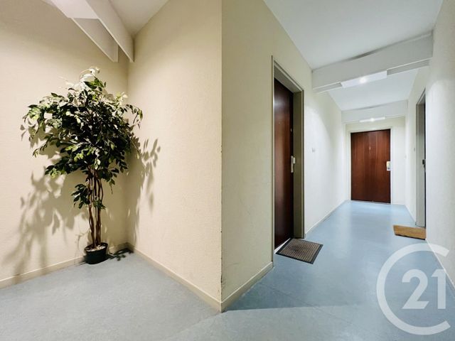 Afficher la photo en grand Appartement F2 à vendre - 2 pièces - 50.0 m2 - STRASBOURG - 67 - ALSACE - Century 21 Etoile